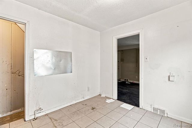 8220 Robson Street, Detroit, MI 48228