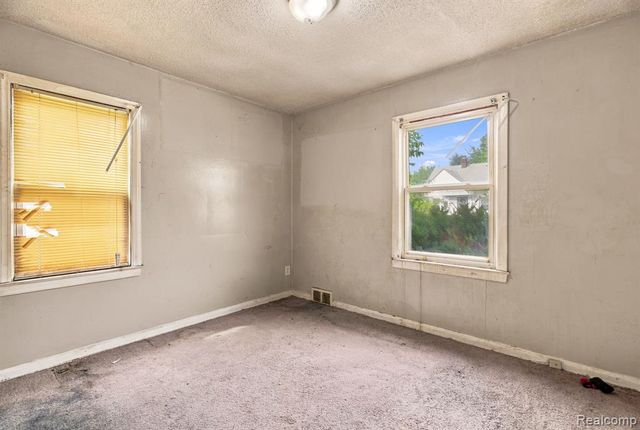 8220 Robson Street, Detroit, MI 48228