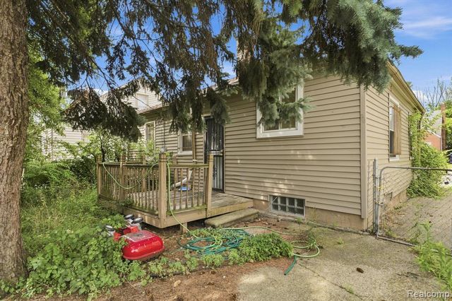 8220 Robson Street, Detroit, MI 48228
