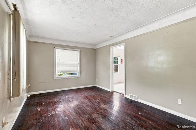 8220 Robson Street, Detroit, MI 48228