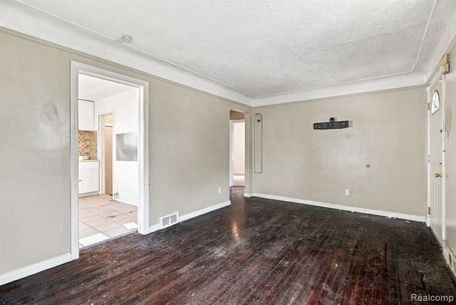 8220 Robson Street, Detroit, MI 48228
