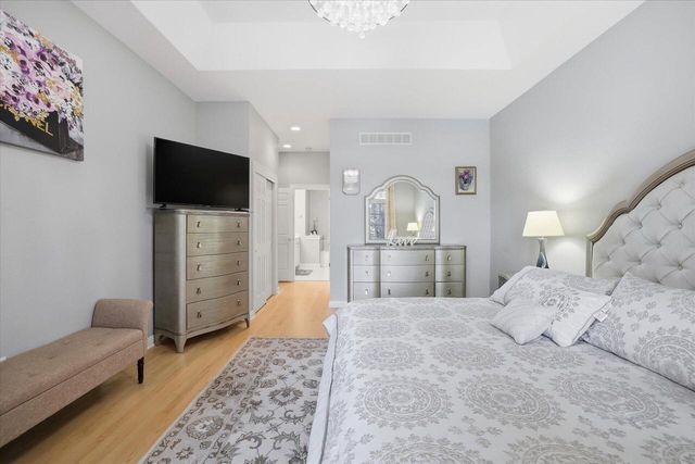 10831 N Essex DRIVE, Mequon, WI 53092