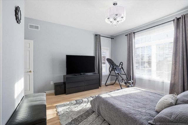 10831 N Essex DRIVE, Mequon, WI 53092