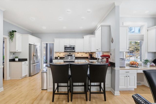 10831 N Essex DRIVE, Mequon, WI 53092