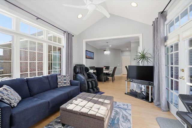 10831 N Essex DRIVE, Mequon, WI 53092