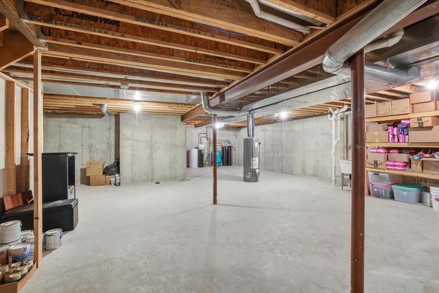 10831 N Essex DRIVE, Mequon, WI 53092