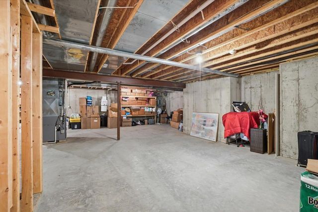 10831 N Essex DRIVE, Mequon, WI 53092