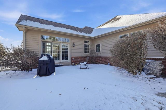 10831 N Essex DRIVE, Mequon, WI 53092