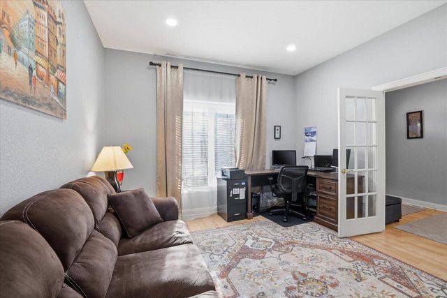 10831 N Essex DRIVE, Mequon, WI 53092