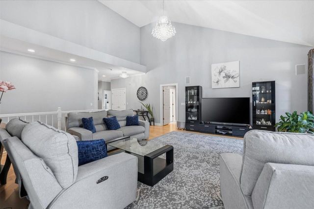 10831 N Essex DRIVE, Mequon, WI 53092