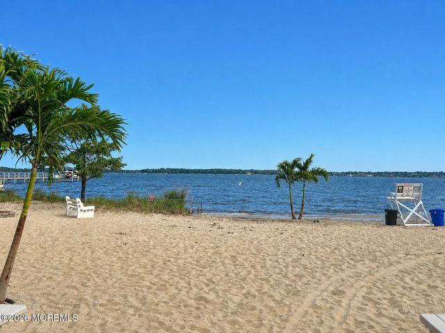 165 Walnut Creek Lane, Toms River, NJ 08753