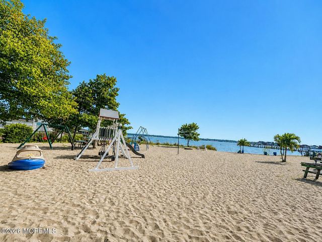 165 Walnut Creek Lane, Toms River, NJ 08753