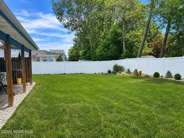 165 Walnut Creek Lane, Toms River, NJ 08753