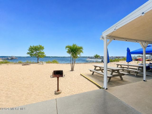 165 Walnut Creek Lane, Toms River, NJ 08753