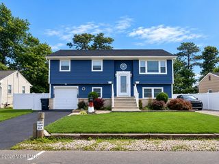 165 Walnut Creek Lane, Toms River, NJ 08753