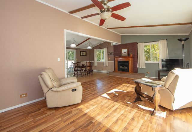 1401 SE 18th Avenue, Waverly, IA 50677