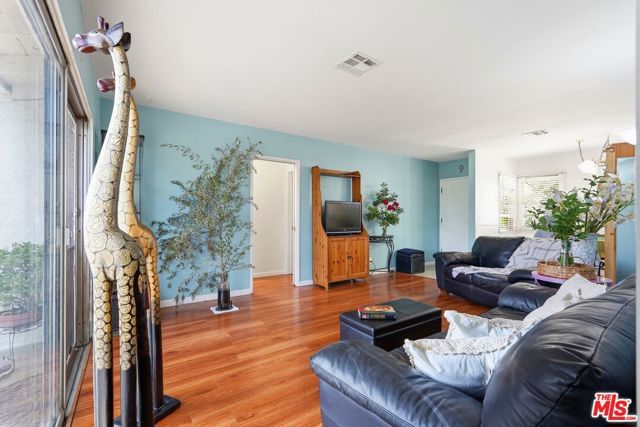 7650 N Wilbur Avenue, Los Angeles, CA 91335