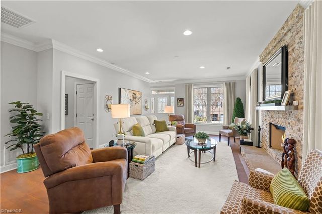 299 Kiawah Island Drive, Winston-salem, NC 27107