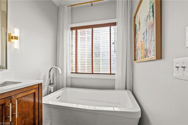 299 Kiawah Island Drive, Winston-salem, NC 27107