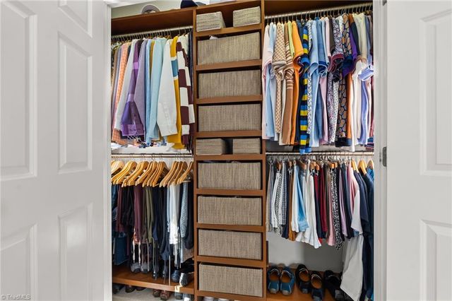 299 Kiawah Island Drive, Winston-salem, NC 27107