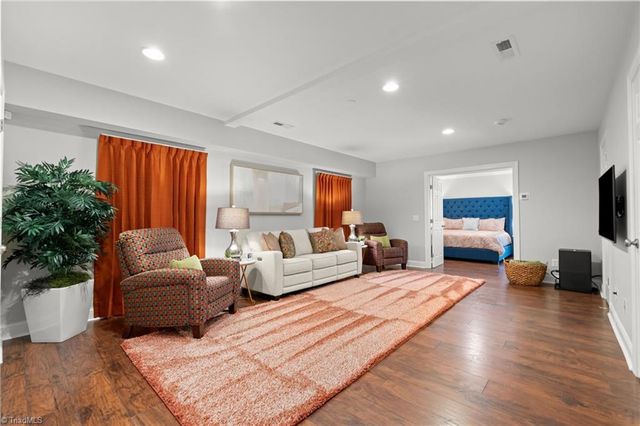 299 Kiawah Island Drive, Winston-salem, NC 27107