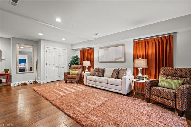 299 Kiawah Island Drive, Winston-salem, NC 27107