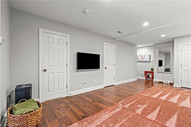 299 Kiawah Island Drive, Winston-salem, NC 27107