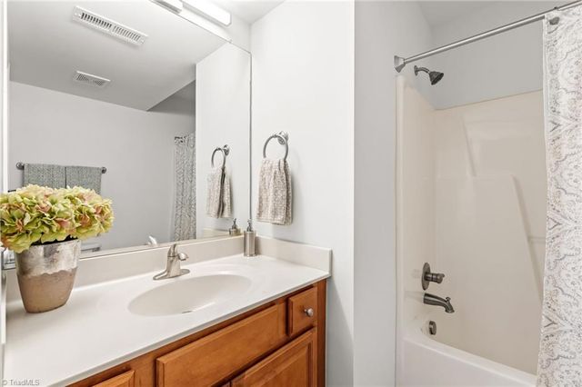 299 Kiawah Island Drive, Winston-salem, NC 27107