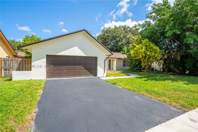7389 NW 48th Pl, Lauderhill, FL 33319