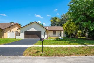 7389 NW 48th Pl, Lauderhill, FL 33319