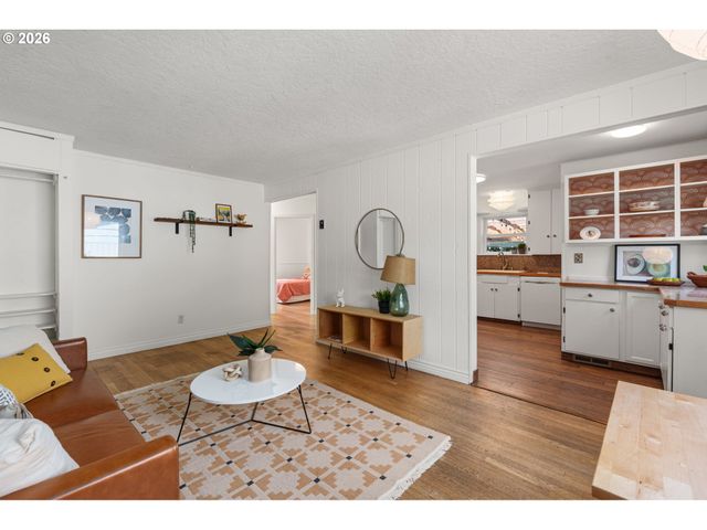 9568 N IVANHOE St, Portland, OR 97203