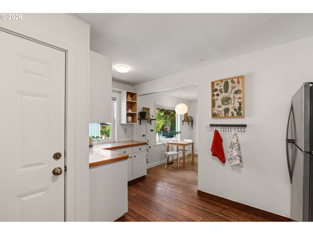 9568 N IVANHOE St, Portland, OR 97203