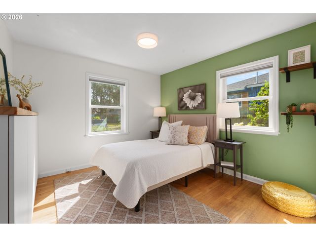 9568 N IVANHOE St, Portland, OR 97203