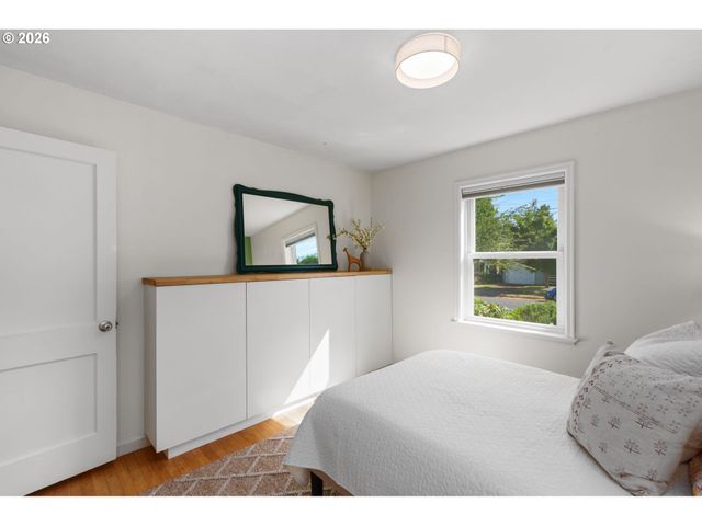 9568 N IVANHOE St, Portland, OR 97203
