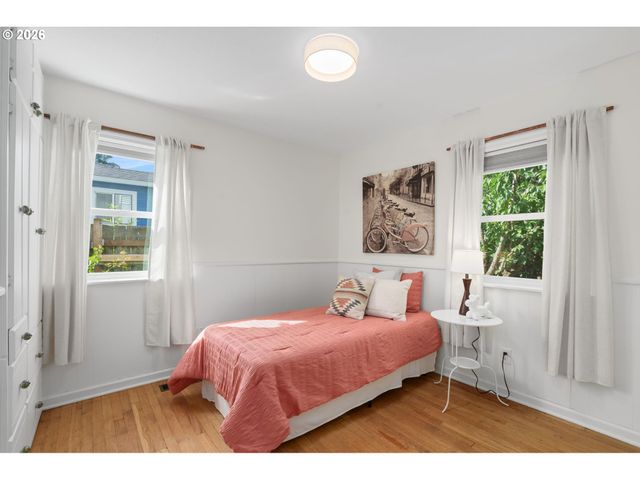 9568 N IVANHOE St, Portland, OR 97203