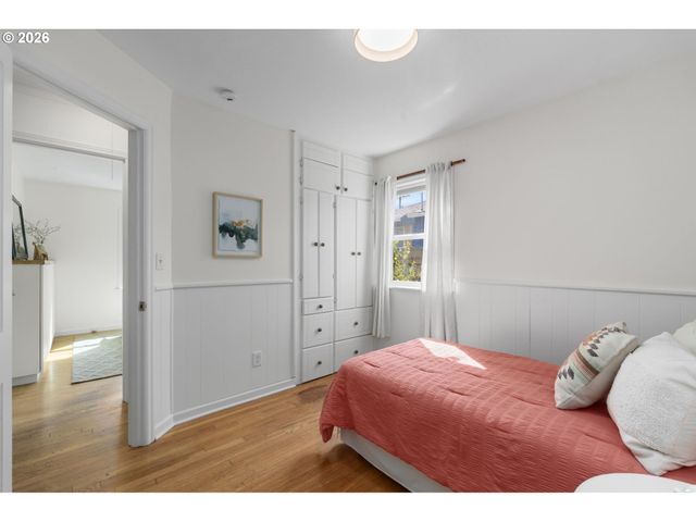 9568 N IVANHOE St, Portland, OR 97203