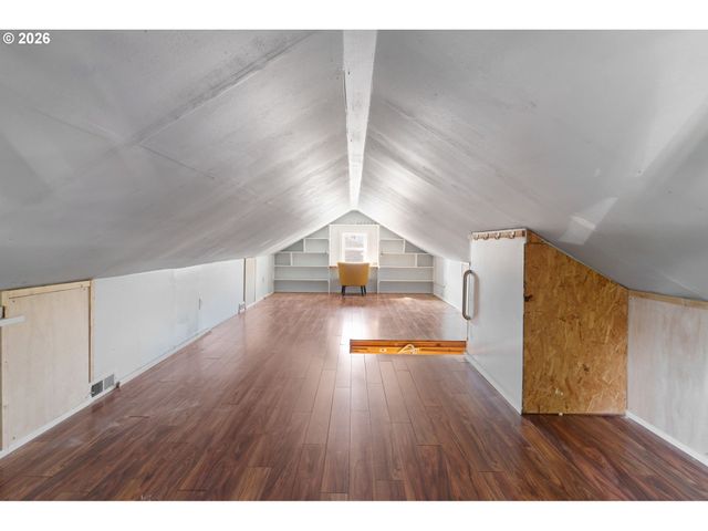 9568 N IVANHOE St, Portland, OR 97203