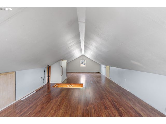 9568 N IVANHOE St, Portland, OR 97203