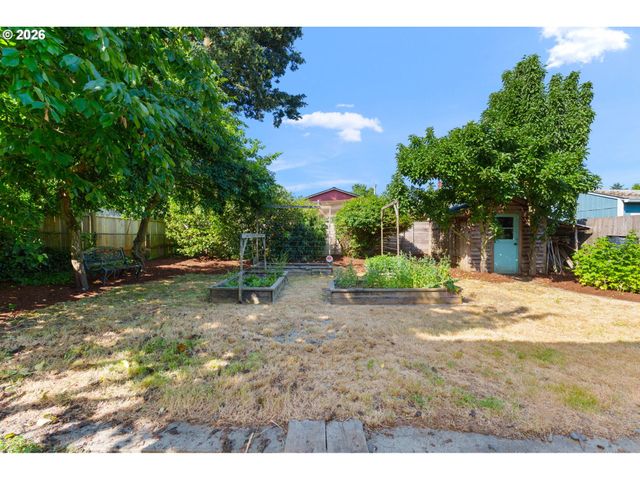 9568 N IVANHOE St, Portland, OR 97203