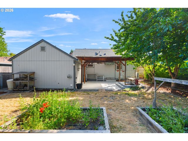 9568 N IVANHOE St, Portland, OR 97203