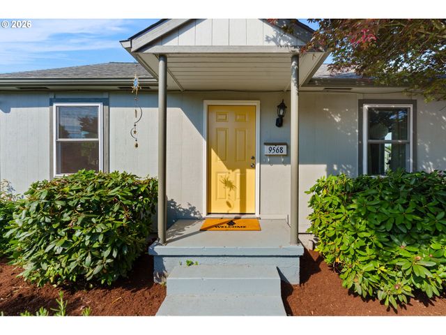 9568 N IVANHOE St, Portland, OR 97203