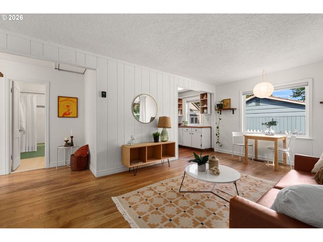 9568 N IVANHOE St, Portland, OR 97203