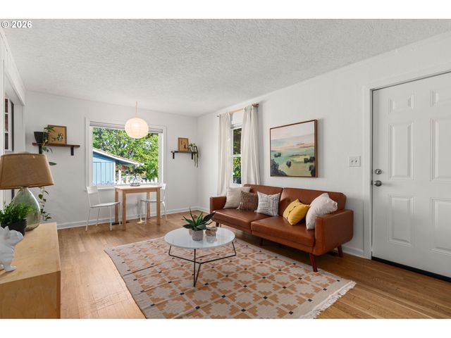 9568 N IVANHOE St, Portland, OR 97203