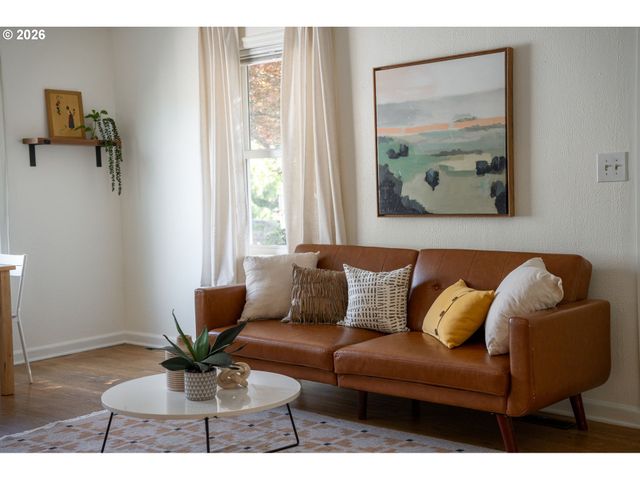 9568 N IVANHOE St, Portland, OR 97203