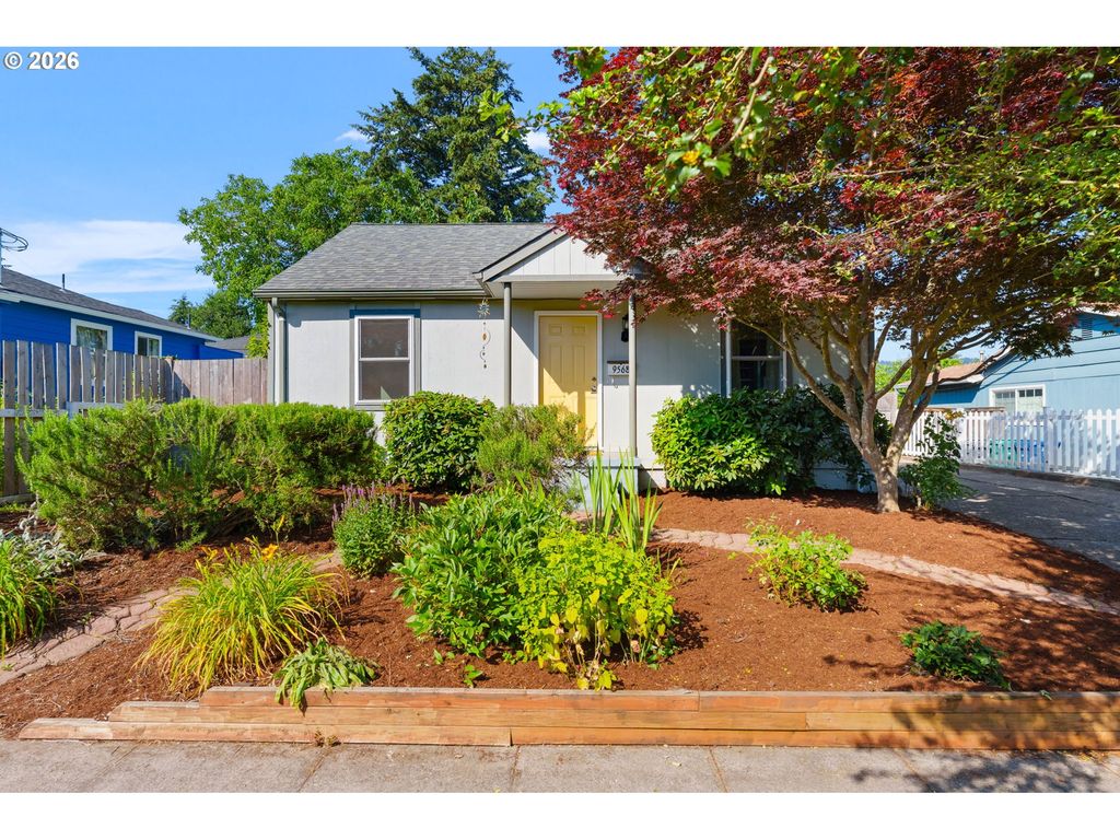 9568 N IVANHOE St, Portland, OR 97203