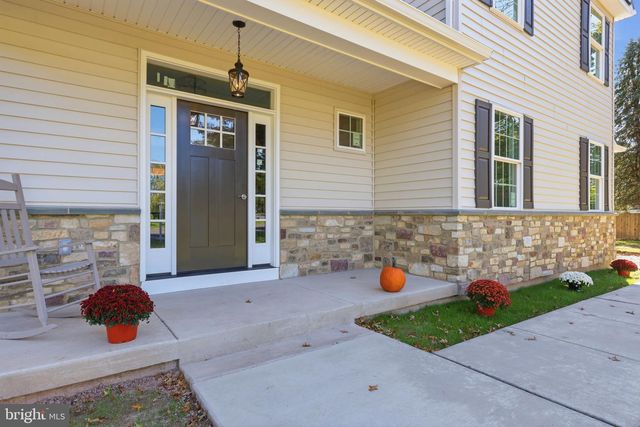 90 LINDEN AVE, Newtown, PA 18940