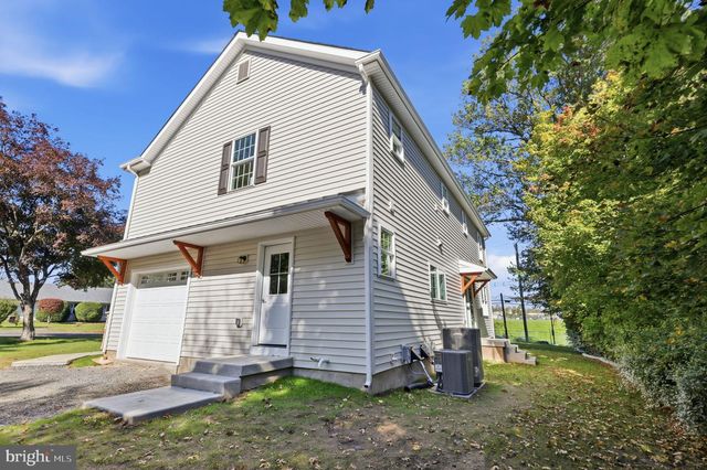 90 LINDEN AVE, Newtown, PA 18940