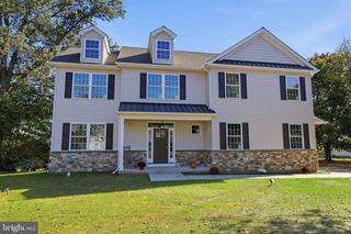 90 LINDEN AVE, Newtown, PA 18940