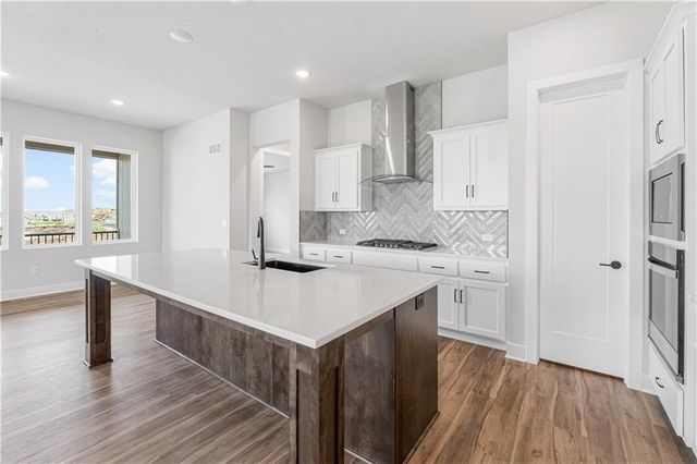 1583 Grayhawk Drive, Basehor, KS 66007