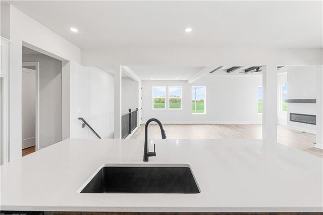 1583 Grayhawk Drive, Basehor, KS 66007